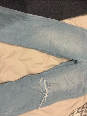 Madewell Light Blue Straight Leg Jeans with Distressed Knee